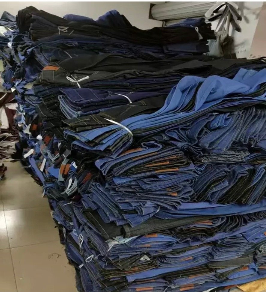 Jeans Liquidation Pallet Pallet of jeans liquidation pallet — apparel & footwear, customer-return liquidation lot