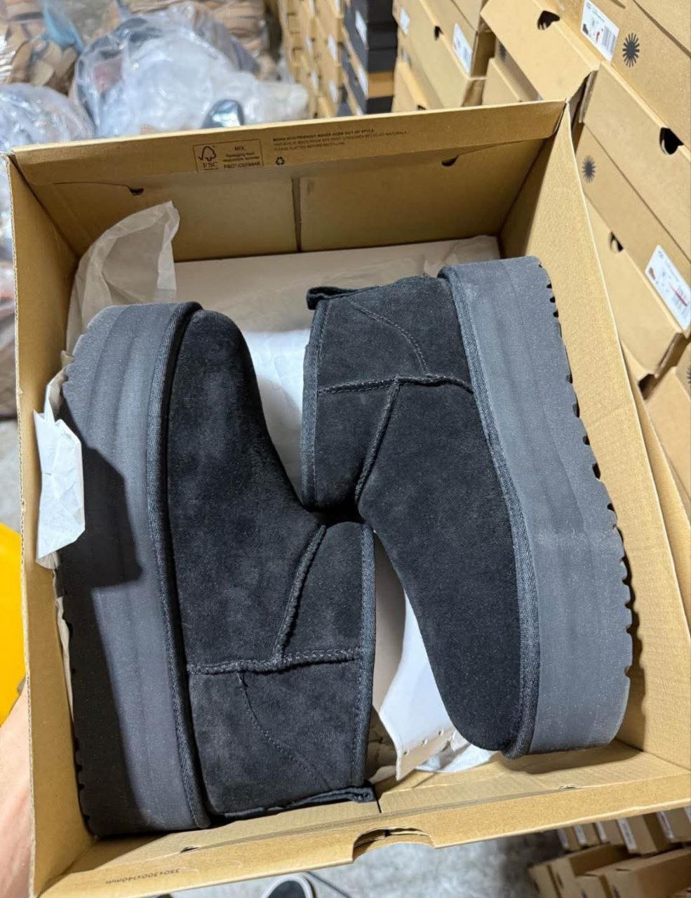 SO4 Ugg Slippers & Boots Premium Footwear Load Liquidation Pallet — liquidation pallet photo 3