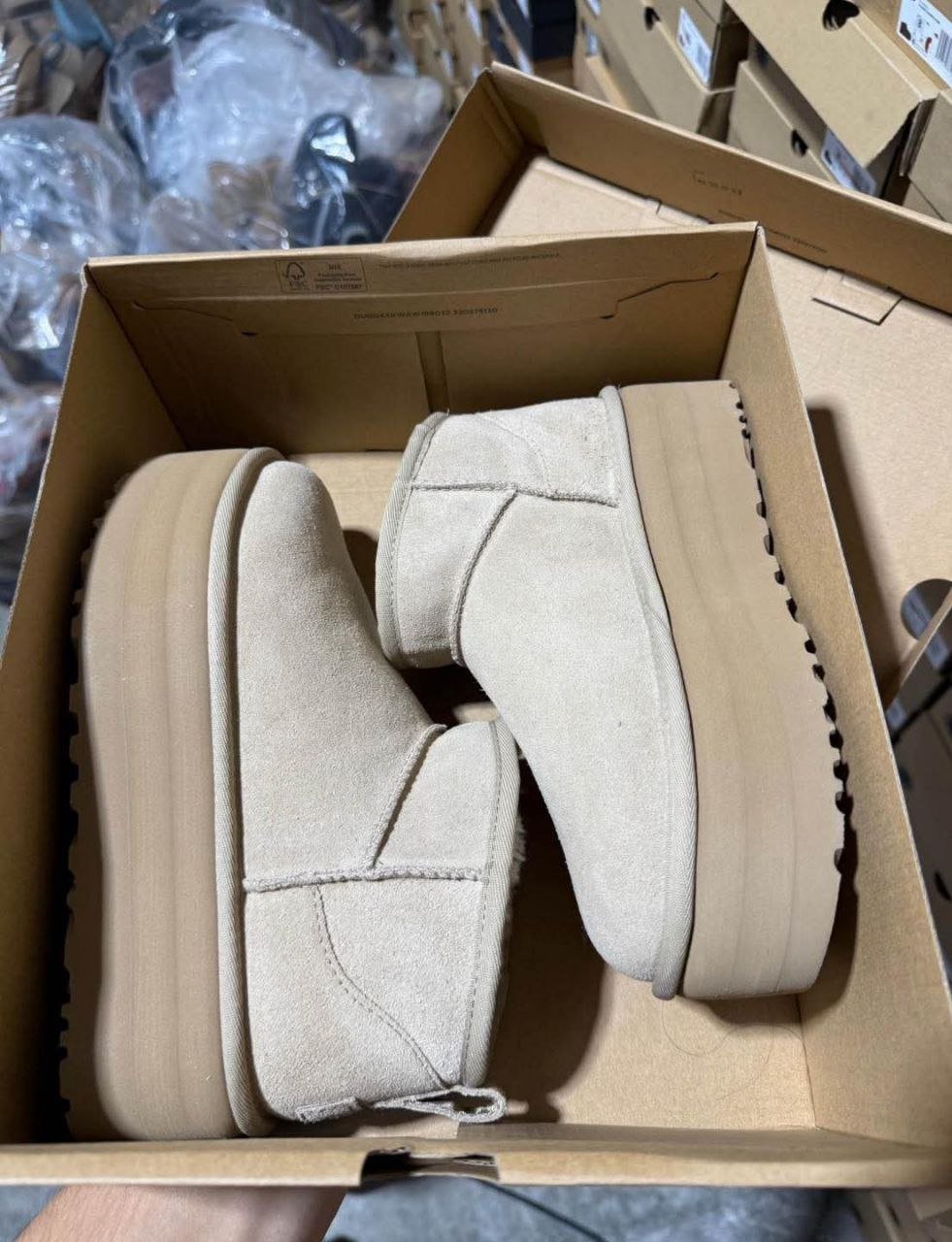 SO5 Ugg Slippers & Boots Premium Footwear Load Liquidation Pallet — liquidation pallet photo 4