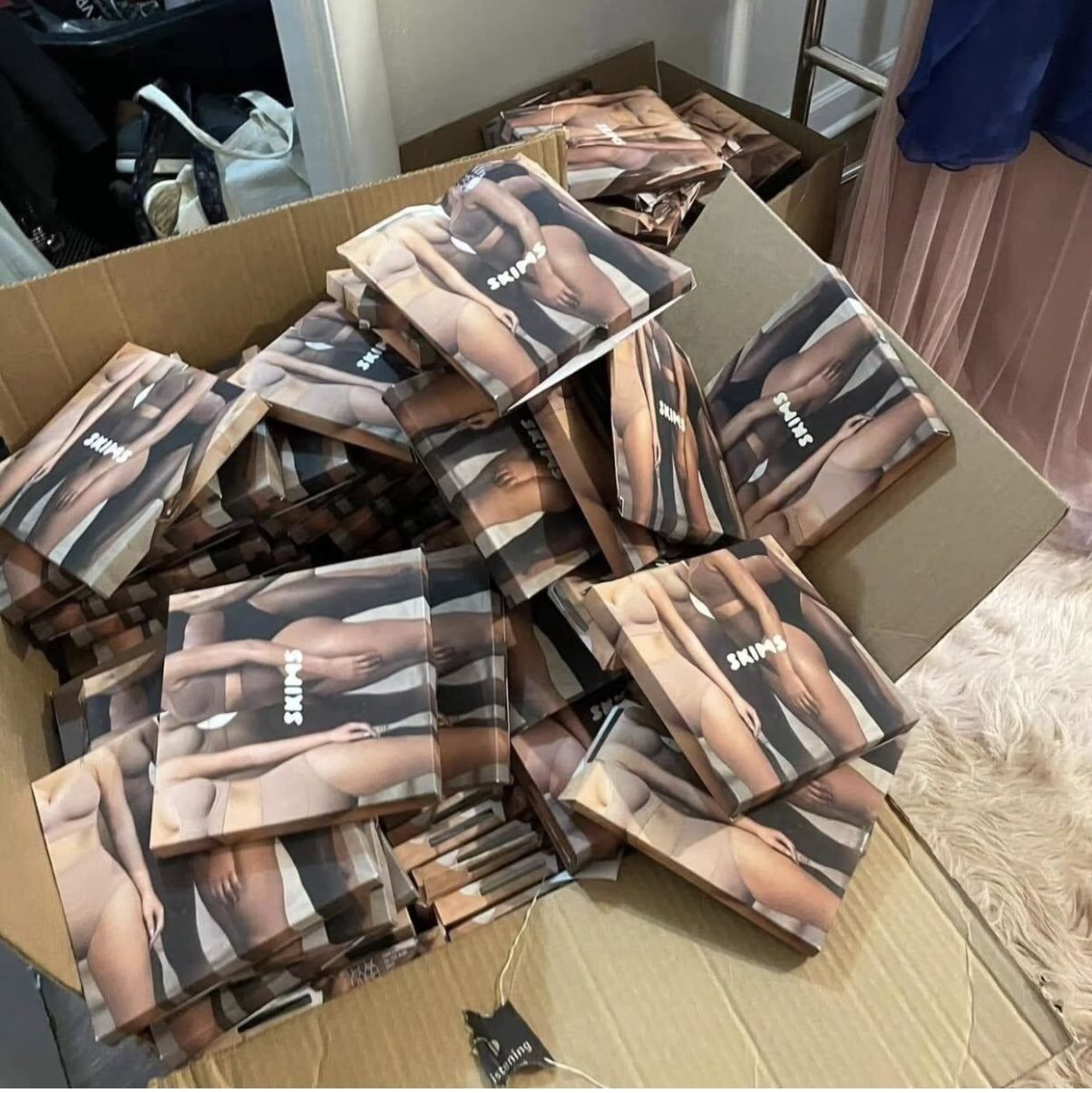 Skims-Wear-Pallets4 Wholesale SKIMS Clothing Liquidation Pallet — liquidation pallet photo 4