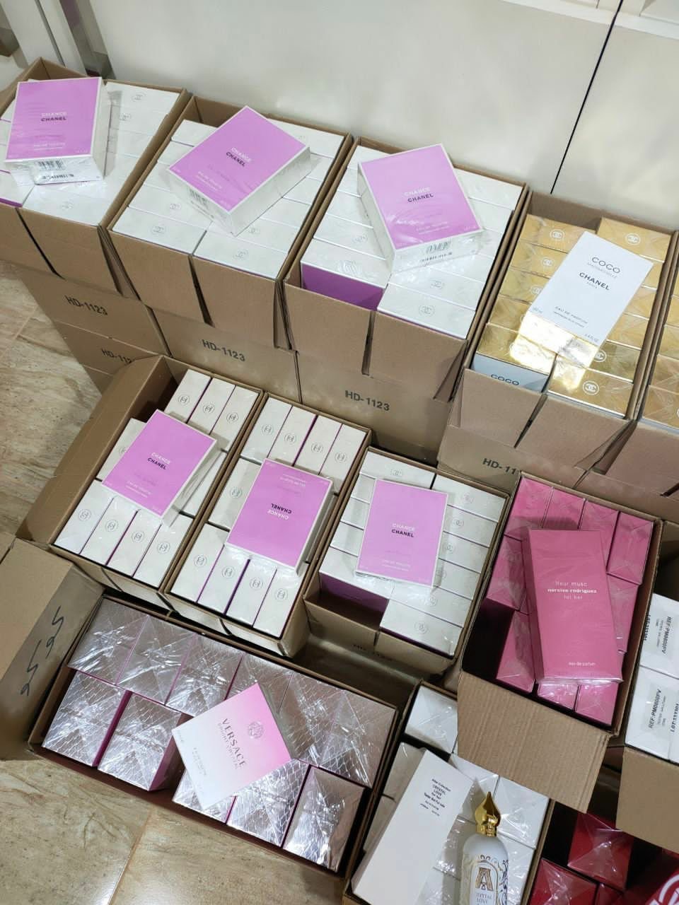 Wholesale-Perfume-Pallets Authentic Perfume & Cologne Liquidation Pallet — liquidation pallet photo 4