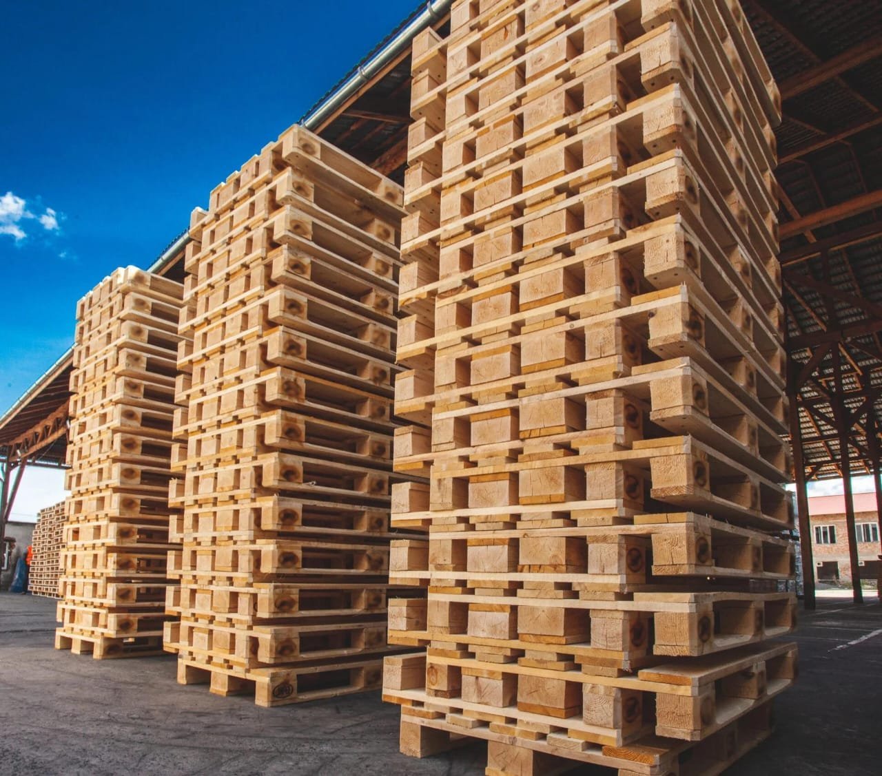 Wooden-Pallet Heavy Duty Wooden Pallets Liquidation Pallet — mixed condition