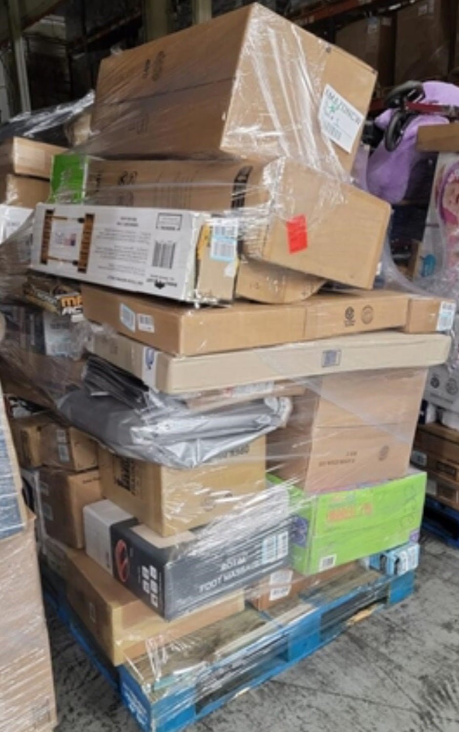 Amazon Mediums General Merchandise Liquidation Truckload Amazon Mediums General Merchandise Liquidation Truckload — mixed merchandise liquidation truckload, customer-return stock