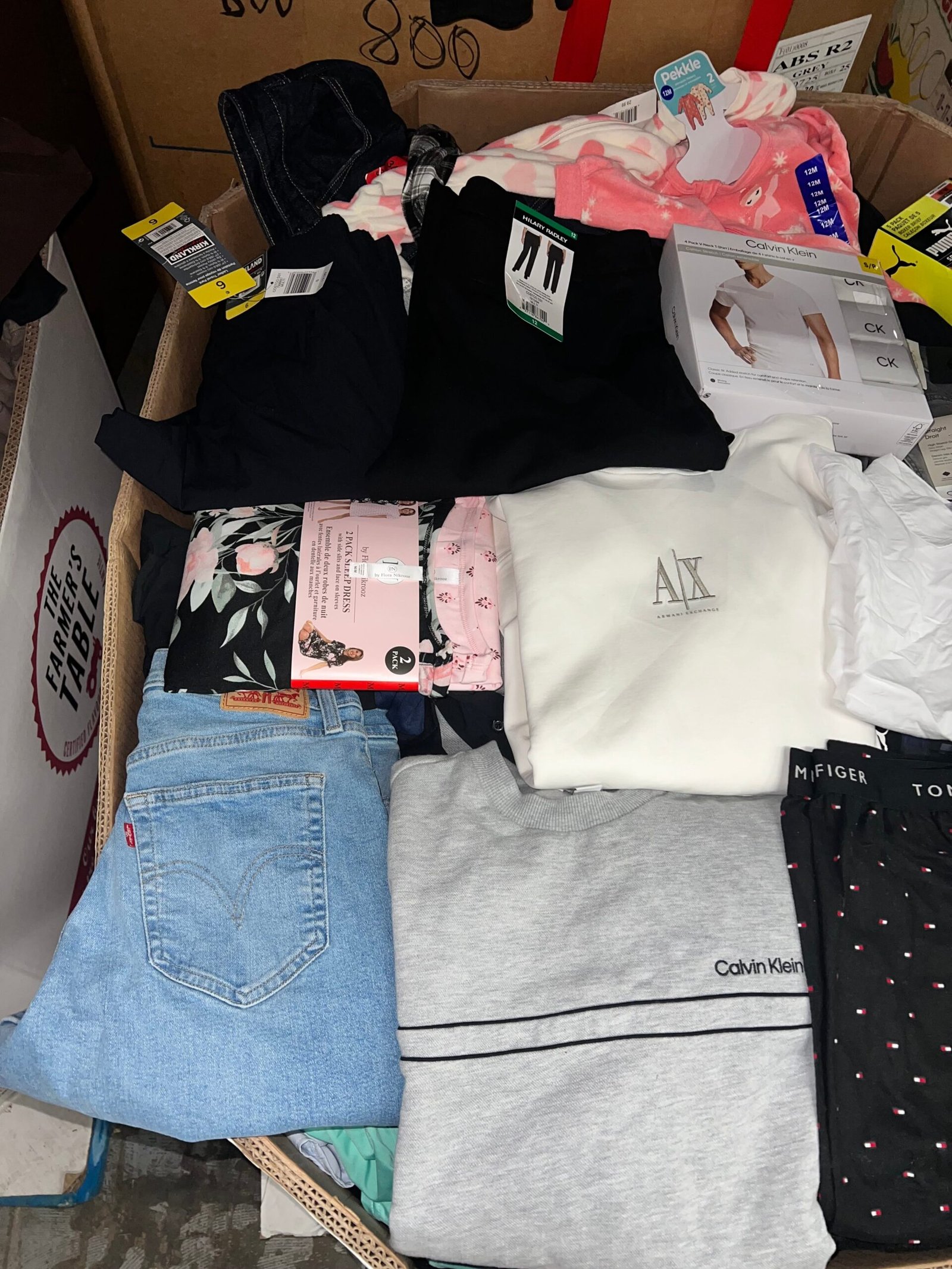 brand-name-clothing-10-250pcs-liquidation-wholesale-pallet-brand-name-clothing-10-250pcs-liquidation-wholesale-pallet-liquidationdeals-ca-1242874830 Brand Name Clothing – 250pcs Liquidation Pallet — liquidation pallet photo 2