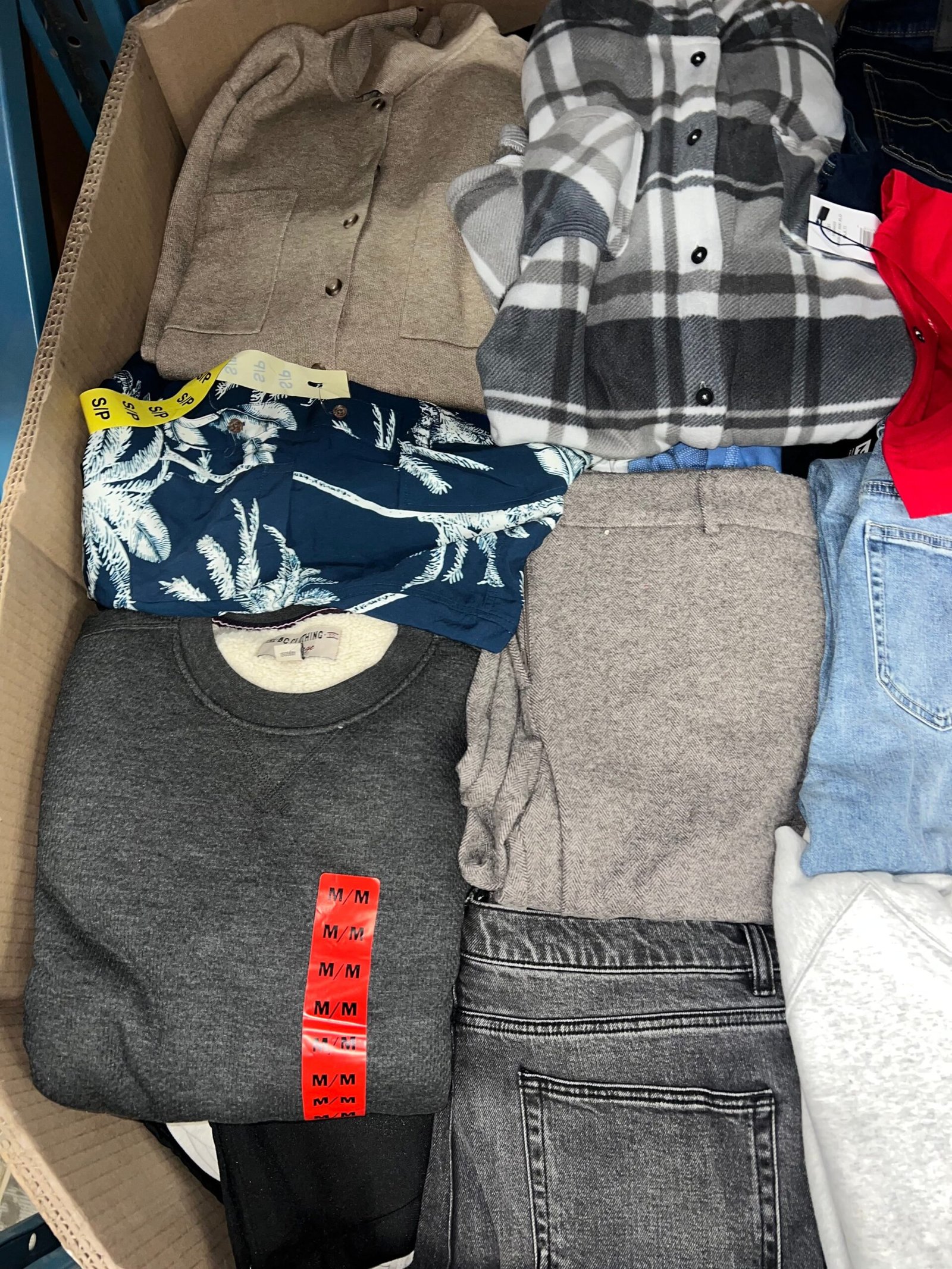 brand-name-clothing-22-250pcs-liquidation-wholesale-pallet-brand-name-clothing-22-250pcs-liquidation-wholesale-pallet-liquidationdeals-ca-1237090032 Brand Name Clothing – 250pcs Liquidation Pallet — Lot 7 — liquidation pallet photo 3