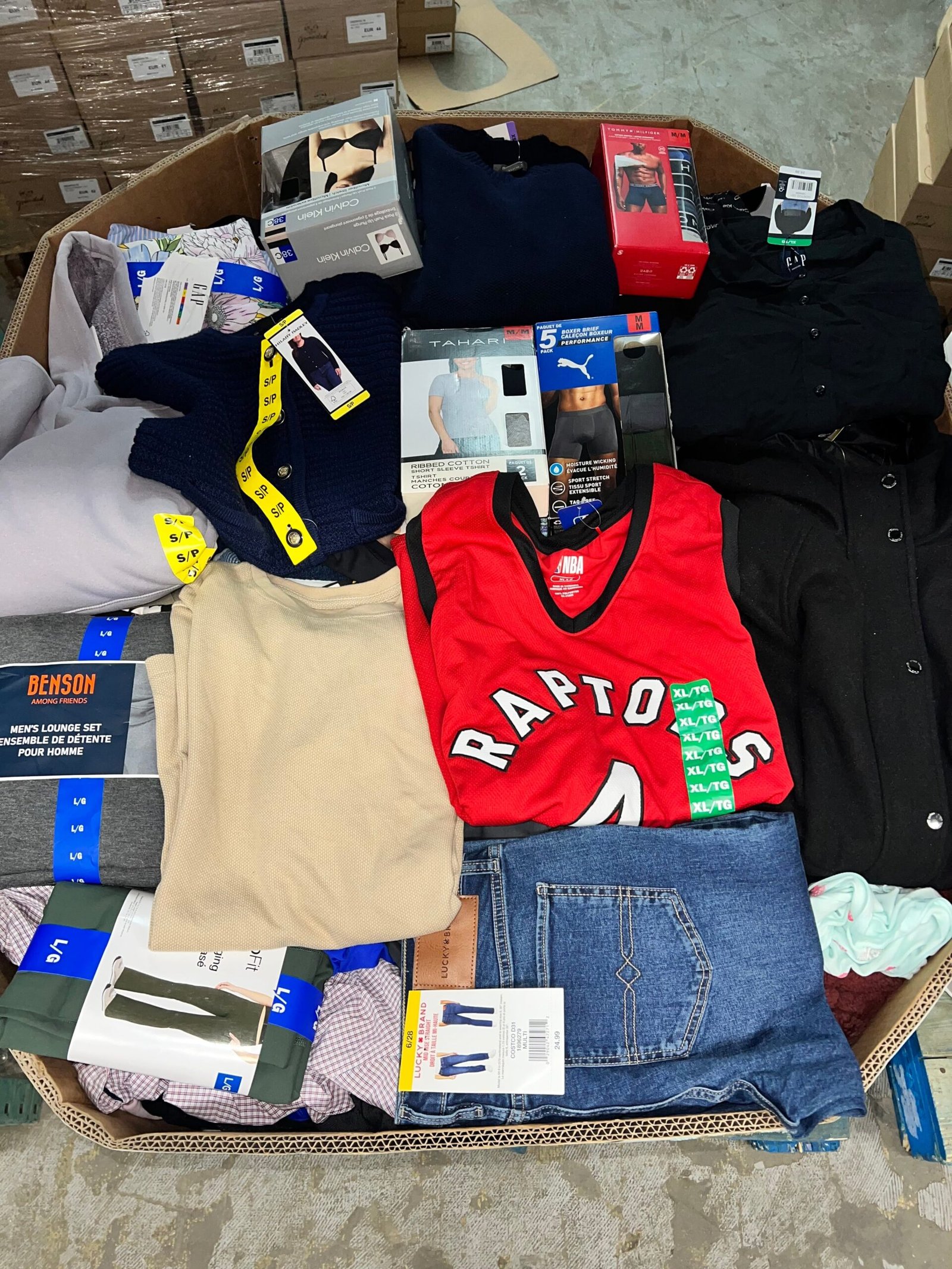 brand-name-clothing-24-250pcs-liquidation-wholesale-pallet-brand-name-clothing-24-250pcs-liquidation-wholesale-pallet-liquidationdeals-ca-1237090025 Brand Name Clothing – 250pcs Liquidation Pallet — Lot 5 — liquidation pallet photo 2
