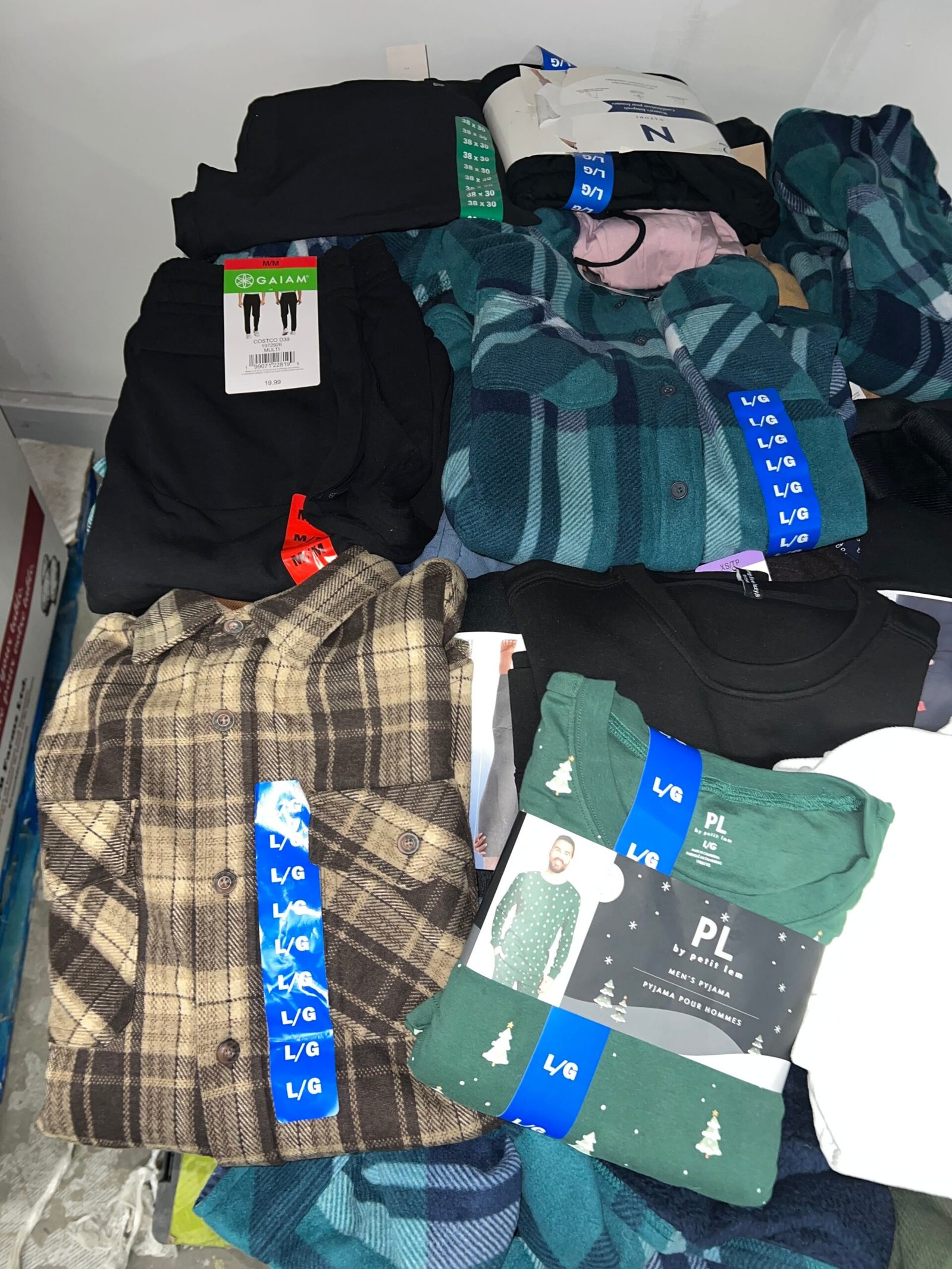 brand-name-clothing-27-300pcs-liquidation-wholesale-pallet-brand-name-clothing-27-300pcs-liquidation-wholesale-pallet-liquidationdeals-ca-1236684066 Brand Name Clothing – 300pcs Liquidation Pallet — Lot 5 — liquidation pallet photo 3