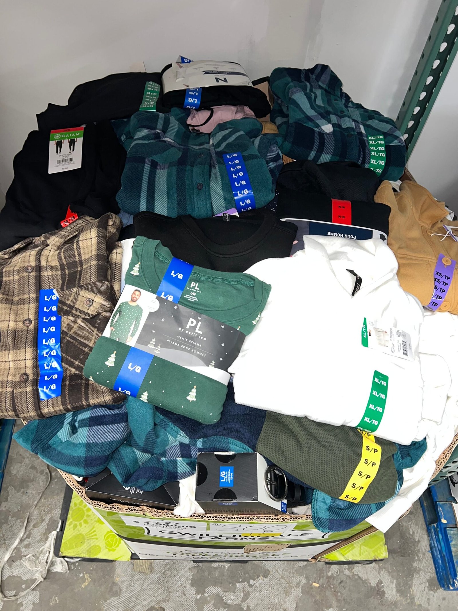 brand-name-clothing-27-300pcs-liquidation-wholesale-pallet-brand-name-clothing-27-300pcs-liquidation-wholesale-pallet-liquidationdeals-ca-1236684067 Brand Name Clothing – 300pcs Liquidation Pallet — Lot 5 — liquidation pallet photo 2