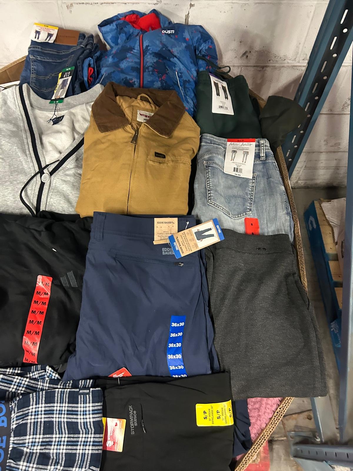 costco-clothing-14-250pcs-liquidation-wholesale-pallet-costco-clothing-14-250pcs-liquidation-wholesale-pallet-liquidationdeals-ca-1227092596 CW Clothing Liquidation Pallet — Lot 5 — liquidation pallet photo 4