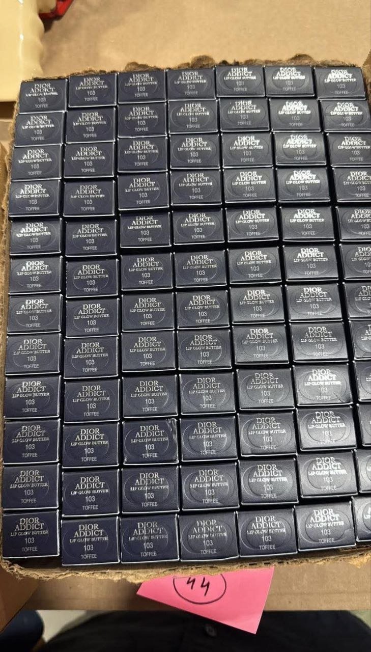 dd3 Dior Addict Lip Glow Butter Liquidation Pallet — liquidation pallet photo 3