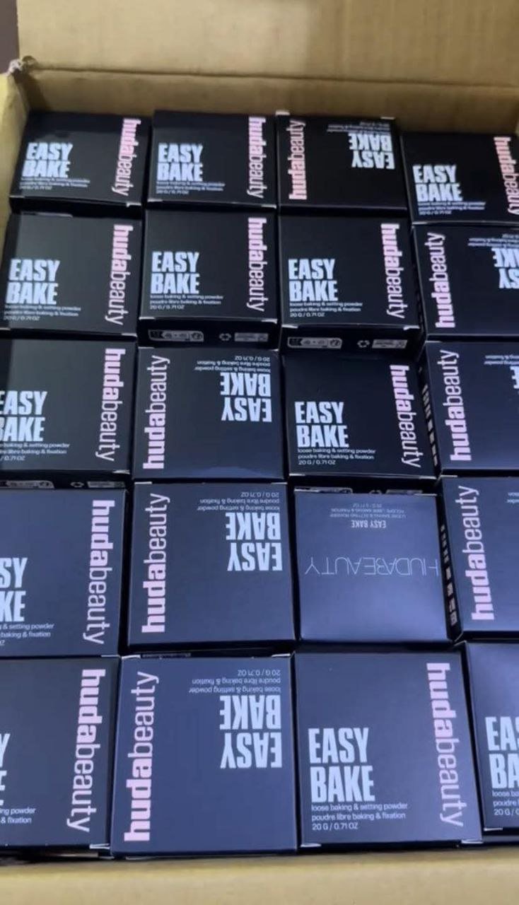 e11 Huda Beauty Easy Bake Loose Baking & Setting — mixed condition
