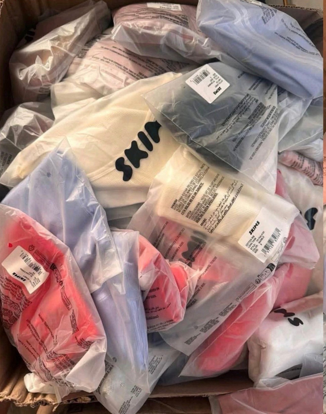 SKIMS Shapewear & Loungewear Liquidation Pallet SKIMS Shapewear & Loungewear Liquidation Pallet — bulk apparel & footwear pallet, customer-return, free freight to 50 states