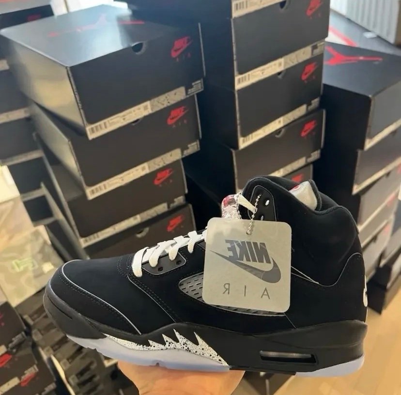 Authentic Jordan Shoes Liquidation Pallet Authentic Jordan Shoes Liquidation Pallet: customer-return apparel & footwear pallet with free US shipping