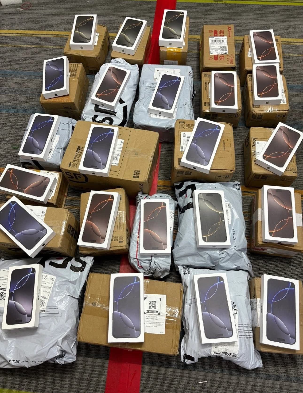 iPhone 16 Liquidation Pallet Pallet of iphone 16 liquidation pallet — consumer electronics, customer-return liquidation lot